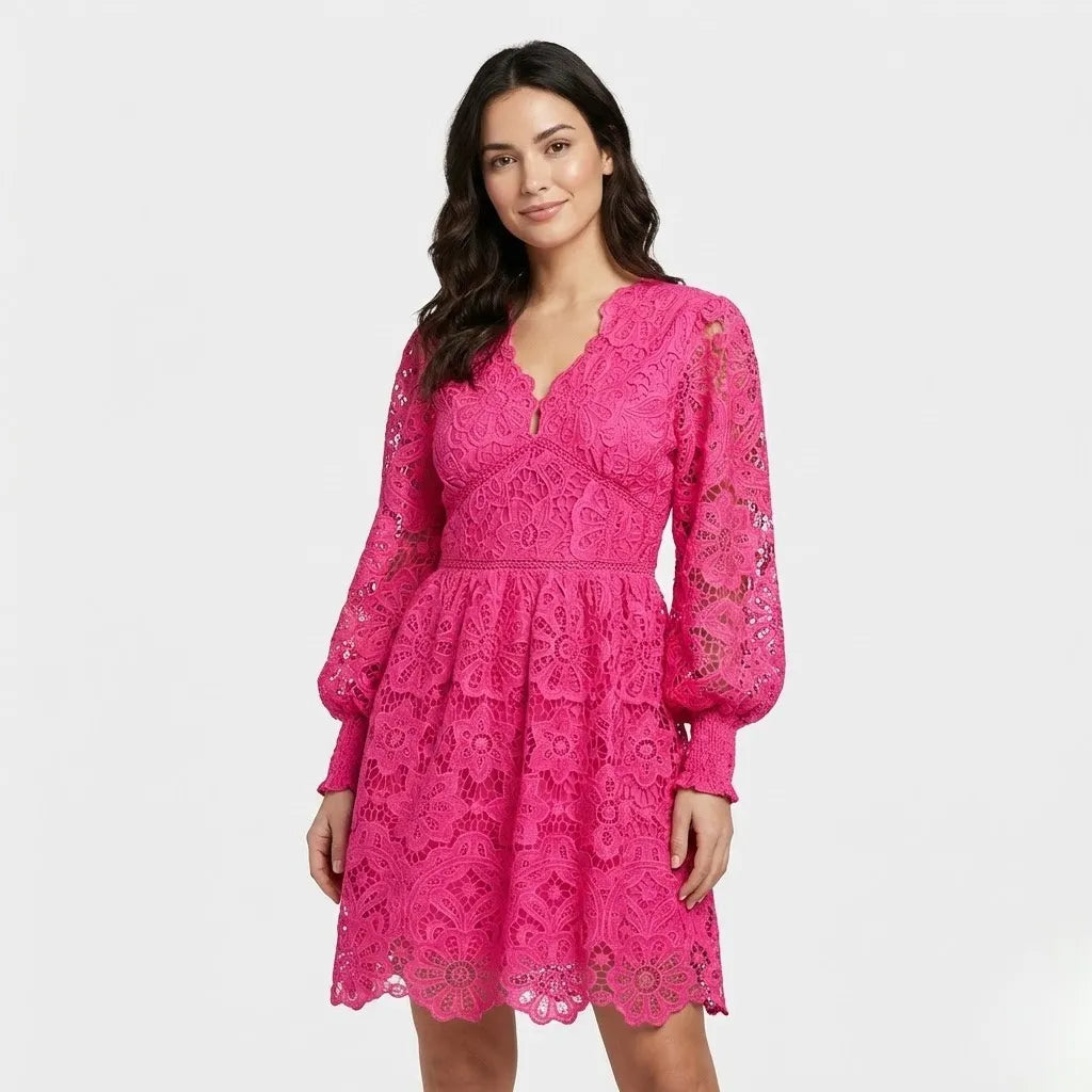 Vestido Curto em Renda | Manga Comprida | Algodão Bordado