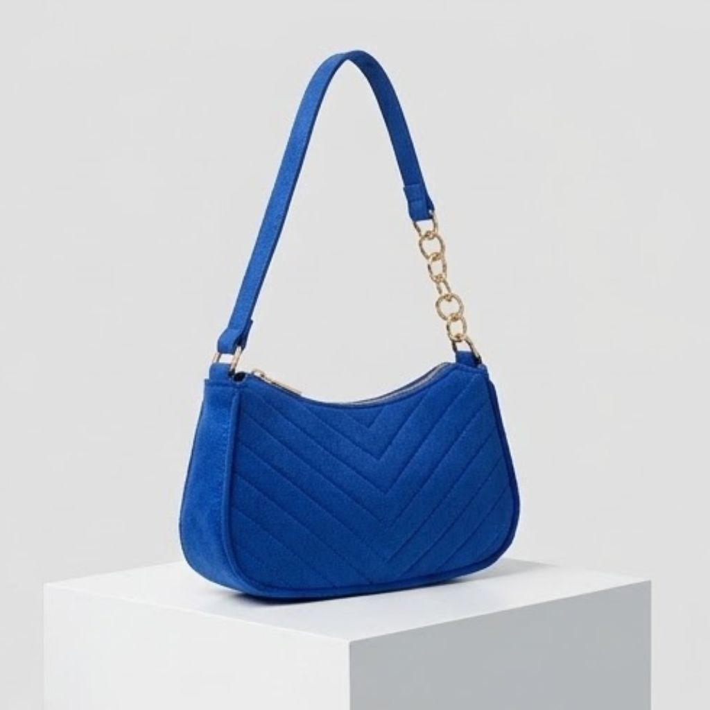 Bolsa Tiracolo Compacta com Alça Decorativa em Corrente