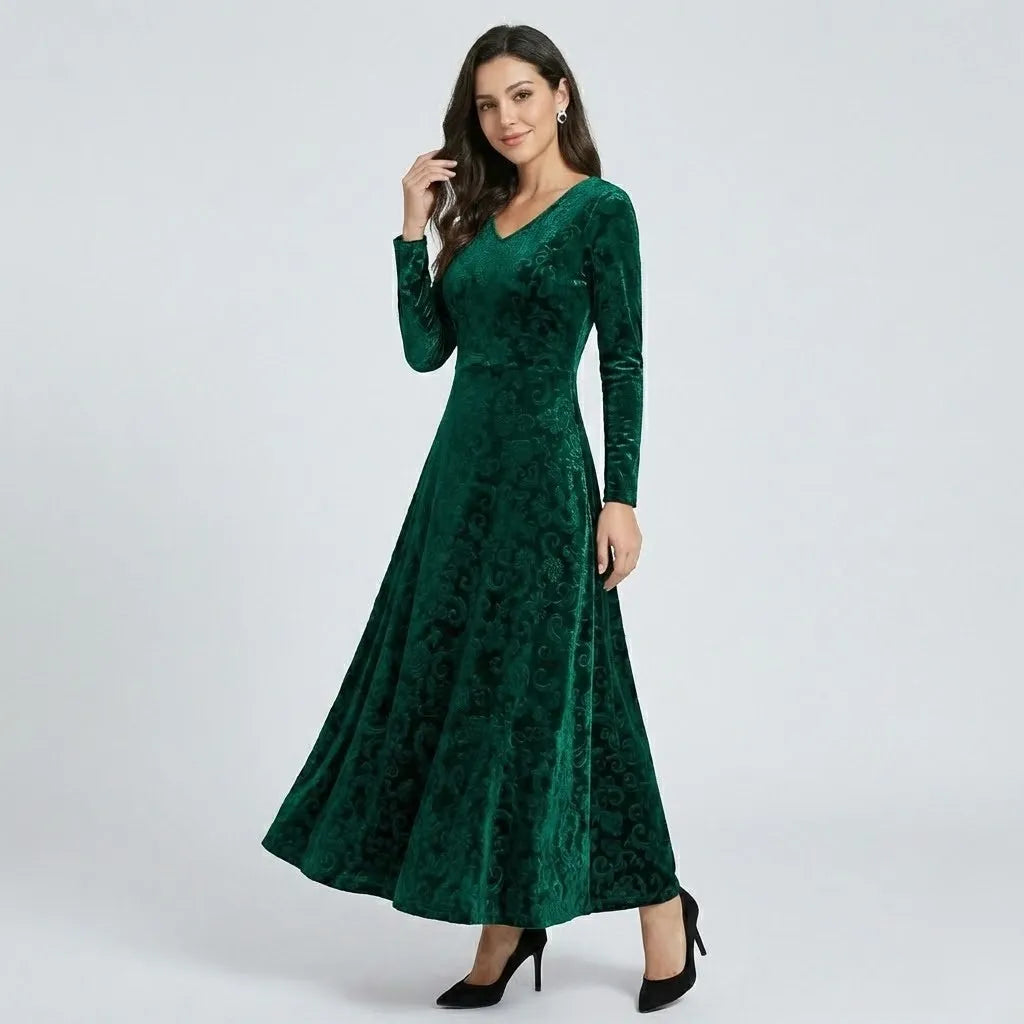 Vestido comprido em veludo com relevo floral | Corte evasé | Elegância para ocasiões especiais