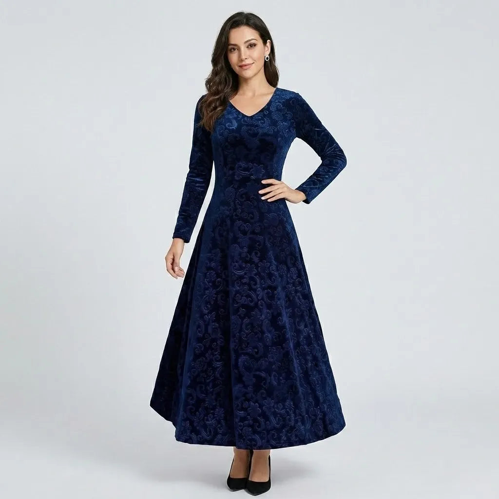 Vestido comprido em veludo com relevo floral | Corte evasé | Elegância para ocasiões especiais