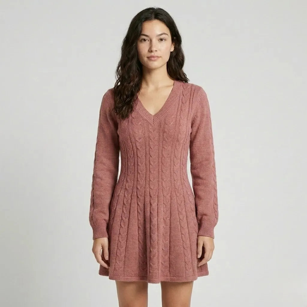 Vestido Curto em Malha Trabalhada com Decote em V Elegante
