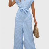 Inés Mono s širokými nohavicemi v pruhovaném designu