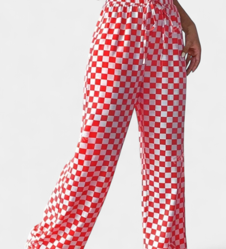 Hilaria Kalhoty s Širokými Nohavicemi a Kostkovaným Vzorem