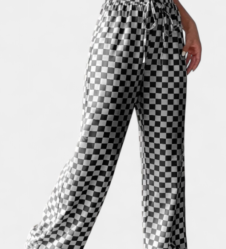 Hilaria Kalhoty s Širokými Nohavicemi a Kostkovaným Vzorem