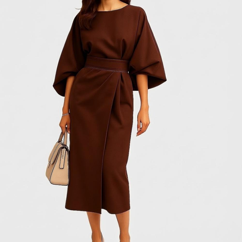 Vestido midi elegante de mulher com cinto e manga ampla